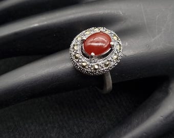 Vintage Markasiten-Ring: Roter Stein mit Sterlingsilber-Band, Größe 6,5