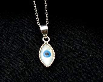 Collar de plata de ley con colgante minimalista de ojo turco y colgante marquesa.