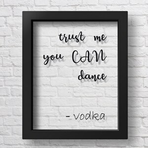 Poster trasparente "Trust Me You Can Dance", decorazione per feste, decorazione per matrimoni, stampa per feste, cartello con vodka, cartello con bar, cartello con ballo, cartello per feste, poster per feste
