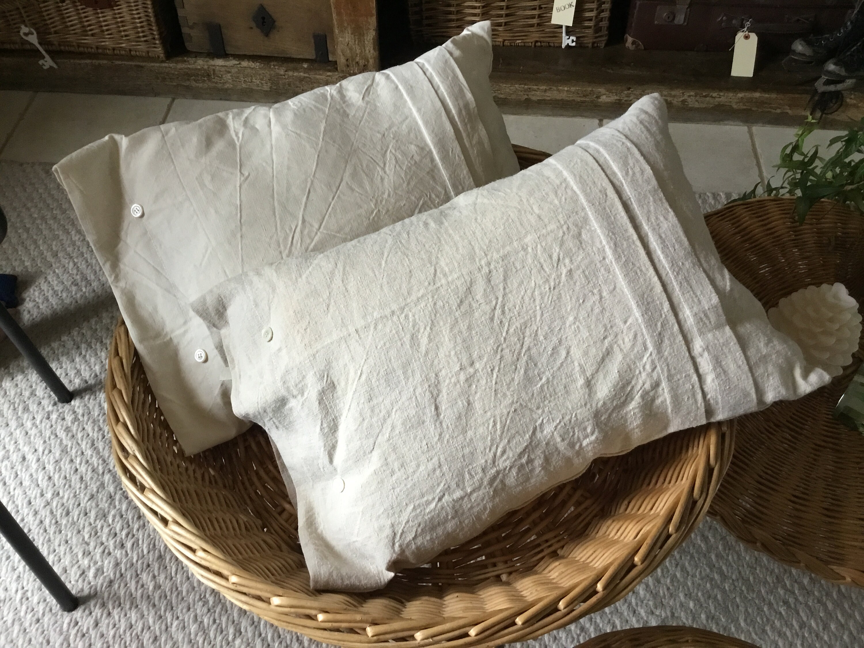 Coussin Réalisé à Partir de Linge Ancien