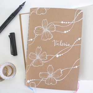 Quaderno con nome scritto e personalizzato a mano idea regalo maestre.