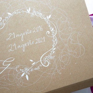 Scatola regalo grande personalizzata a mano.