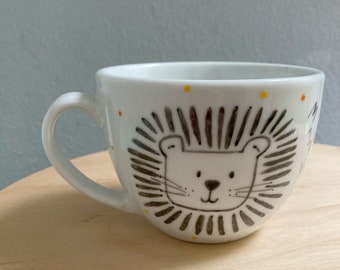 Tazza colazione grande per bambino disegnata a mano.