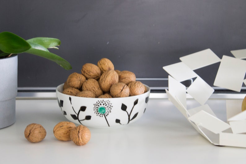 Set of hand-decorated white porcelain bowls. image 6