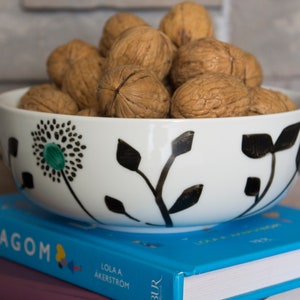 Set of hand-decorated white porcelain bowls. image 3