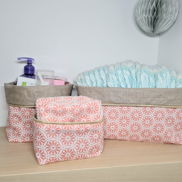 Panières de table à langer et lingettes douces tissu imprimé rosaces rose corail