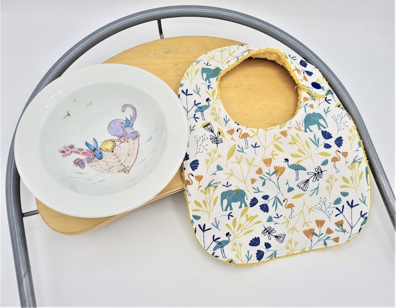 2 years old Baby bib 3 months Waterproof towel in sponge cotton and animal prints.