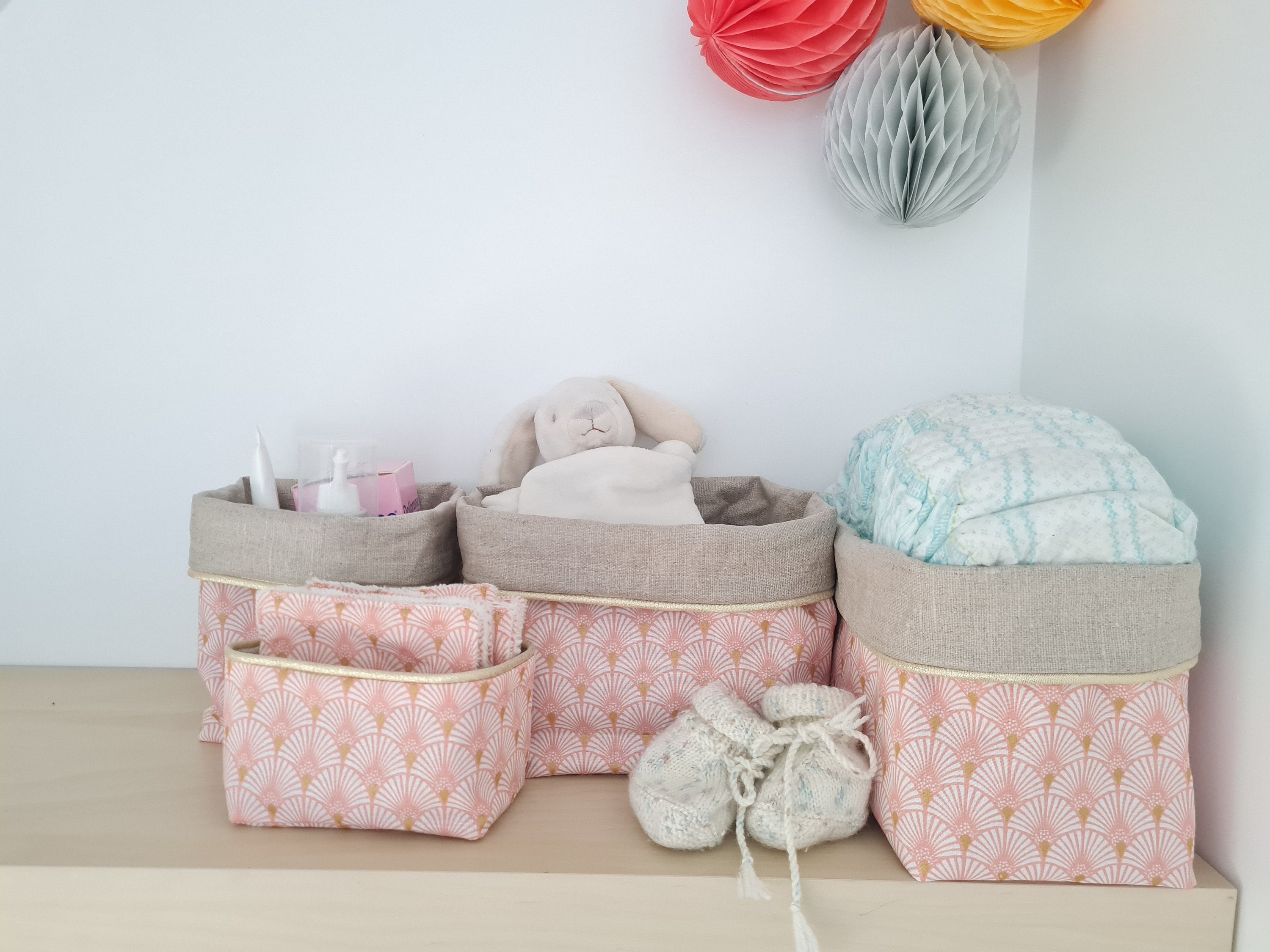 Panier de Rangement en Tissu, Panière à Couches, Ensemble Table Langer Imprimé Écailles Roses et Dor