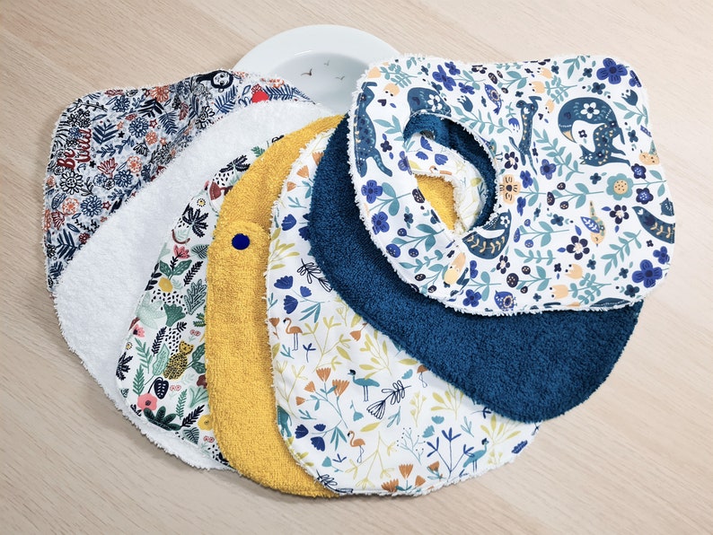 2 years old Baby bib 3 months Waterproof towel in sponge cotton and animal prints.