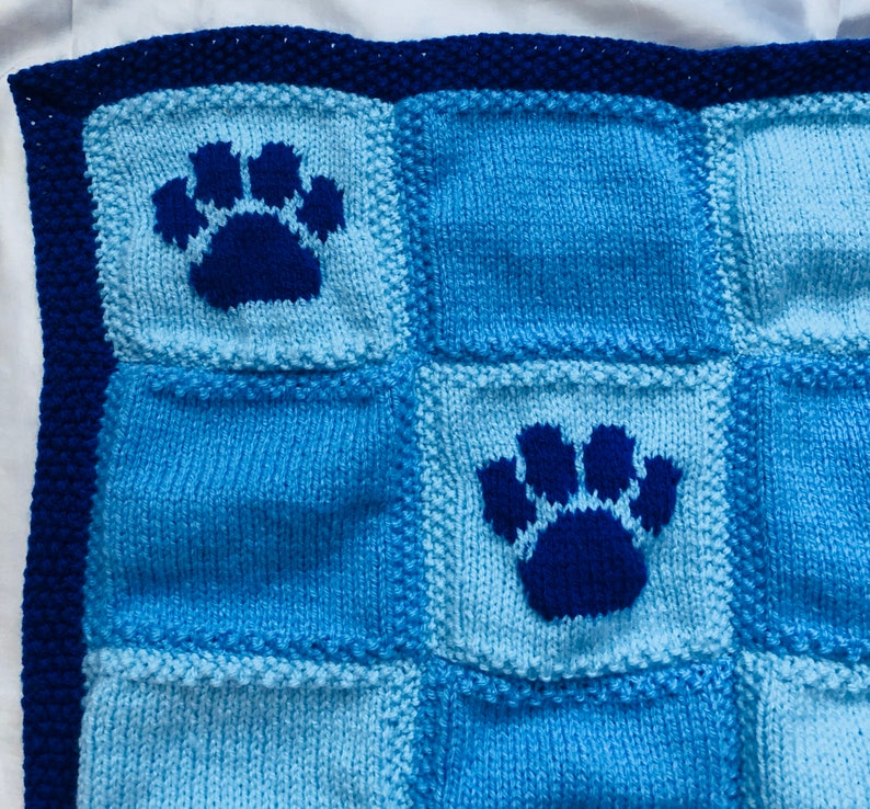 Paw Prints Knitted Dog Blanket Pet Bedding Pet Supplies