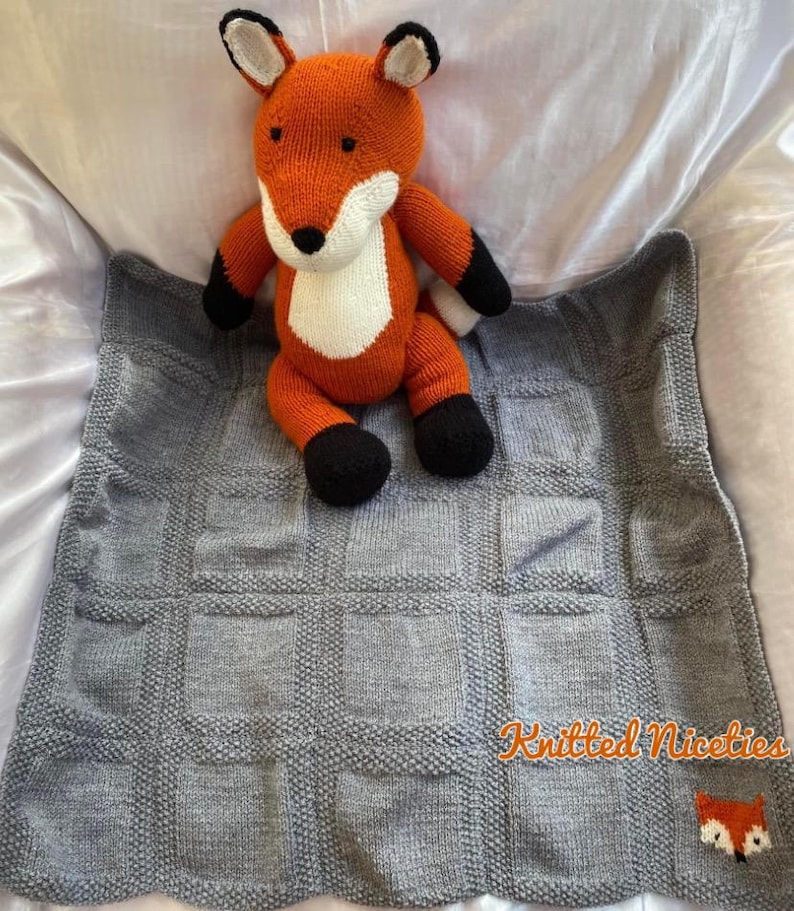 Fox Cardigan & Beanie or Bobble Hat, Hand Knit Baby Clothing zdjęcie 20