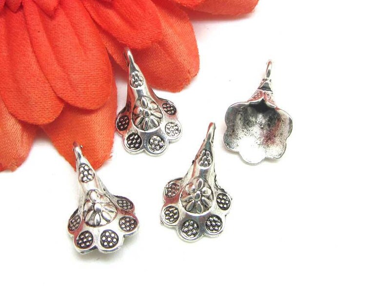 Set of 4 Charms Cones Flowers Metal Old Silver 2011 mm image 1