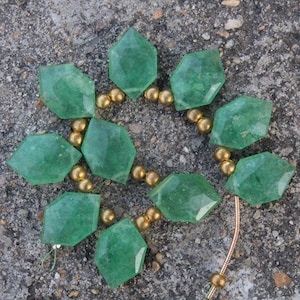 10 piezas naturales de cuentas de cuarzo fresa verde facetadas perforadas en forma de hexágono, 11 x 18 mm aproximadamente... venta al por mayor, fresa de lujo