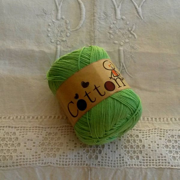 Lot de 5 pelotes de coton à tricoter ou crocheter / couleur vert anis / coton layette / fil coton à tricoter ou crocheter