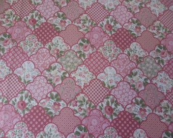 Coupon de tissu patchwork larg 55 X haut 48 cm / tissu quilting coton / tissu shabby fleurs et carreaux / tissu roses anciennes