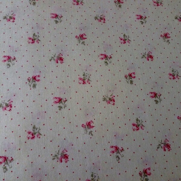 Coupon 50 x 50 cm / shabby chic floral fabric / old pink patterns