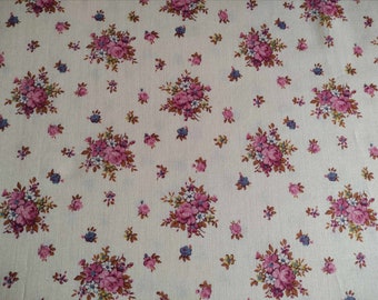 Coupon de tissu larg 43 X haut 54 cm / tissu shabby chic et romantique / motifs "petites roses anciennes"