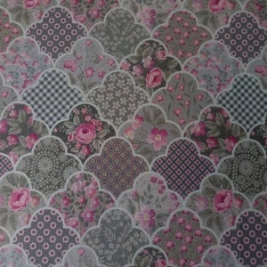 Patchwork fabric coupon width 55 X height 49 cm / cotton quilting fabric / shabby fabric flowers and tiles / old rose fabric