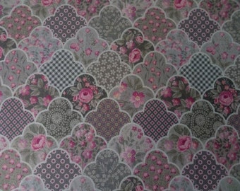 Coupon de tissu patchwork larg 55 X haut 49 cm / tissu quilting coton / tissu shabby fleurs et carreaux / tissu roses anciennes