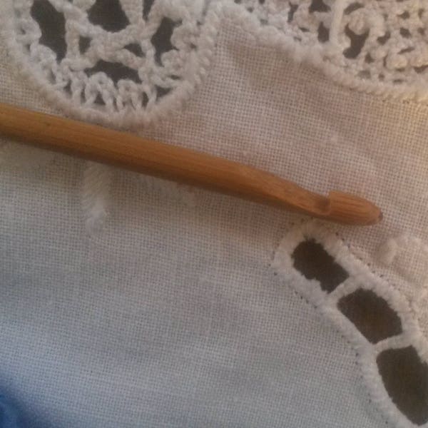 Crochet numéro 4 en bambou naturel