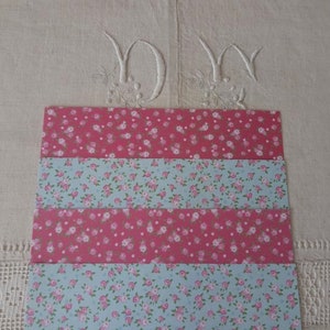Lot de 4 feuilles de papier / papier à lettre / scrapbooking / origami / embellissements/ motifs champêtres et romantiques