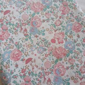 Coupon larg 52 X haut 50 cm / tissu esprit liberty / fleurs roses et bleues / tissu patchwork / cotonnade fleurie esprit liberty image 2