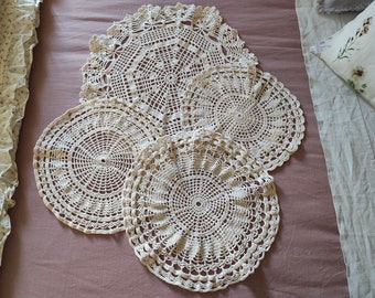 Lot de 4 grands napperons anciens / napperons vintage crochetés / napperon ancien rond / linge de maison français vintage