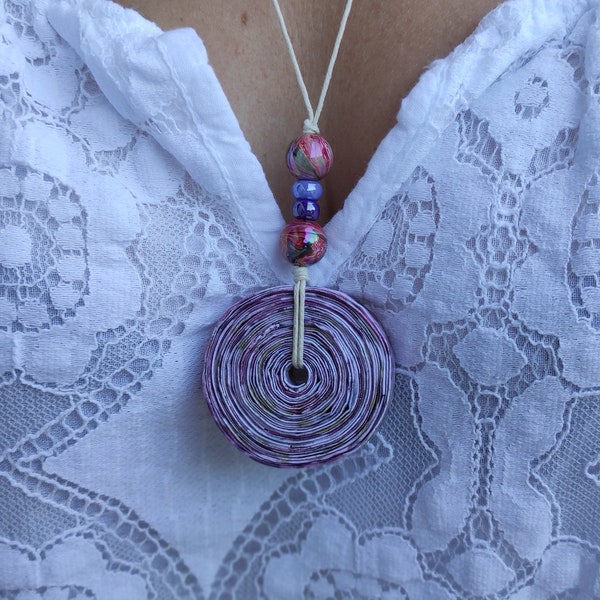 Collier bohème / collier en perles et papier / collier esprit seventies / collier hippie