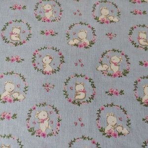 Coupon de tissu larg 48 X haut 50 cm / tissu bébé motifs lapins et oursons / tissu enfant animaux / tissu bébé bleu