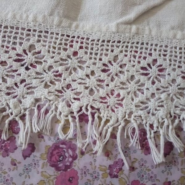 110 cm de dentelle ancienne au crochet / dentelle blanche vintage/ dessus de cheminée vintage / France vintage