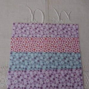 Lot de 4 feuilles de papier / papier à lettre / scrapbooking / origami / embellissements/ motifs champêtres et romantiques