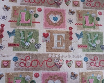 Coupon de tissu esprit vintage / motifs LOVE / 49 (largeur) X 50 (hauteur) cm / tissu peace and love