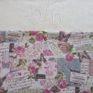 Coupon de tissu rétro larg 50 X haut 41 cm / "roses et carte postale ancienne des années 1900" / tissu shabby chic et romantique
