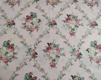 Coupon width 52 X height 50 cm / old pink shabby chic fabric / small old roses fabric / romantic pink fabric