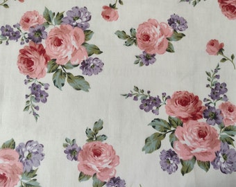 Couponbreedte 52 X hoogte 50 cm / shabby chic bloemenstof / stof met boeketten rozen en oude bloemenpatronen