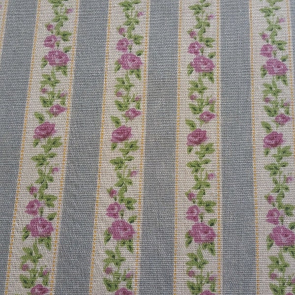 Coupon larg 48 X high 47 cm / striped fabric and flowery shabby chic / patterns small old roses