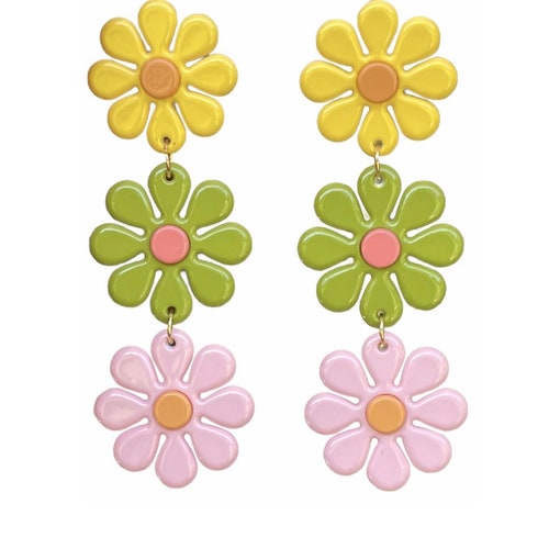 Vintage 1960s Plastic Daisy Earrings