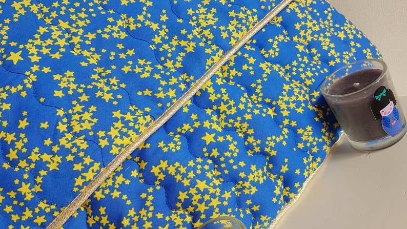 computer sleeve with flap Computer case in royal blue fleeced and quilted cotton with yellow stars.