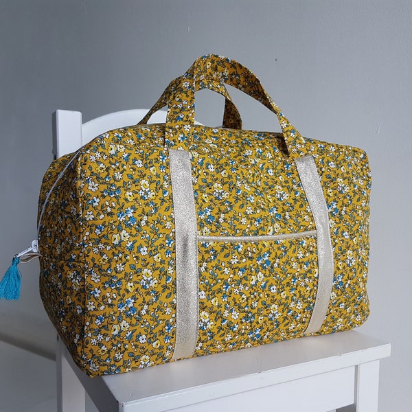 Valisette, trousse de toilette femme ou enfant personnalisable, liberty jaune moutarde. Vanity en tissu. Cadeau d'anniversaire.