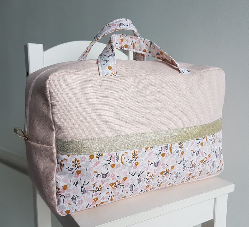 Valisette, trousse de toilette personnalisable femme ou enfant, rose pâle scintillant et liberty. Fête des mères, cadeau anniversaire, Noël. image 3