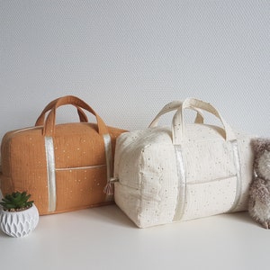 Valisette, trousse de toilette personnalisable femme ou enfant, double gaze de coton matelassée. Cadeau d'anniversaire, de Noël.
