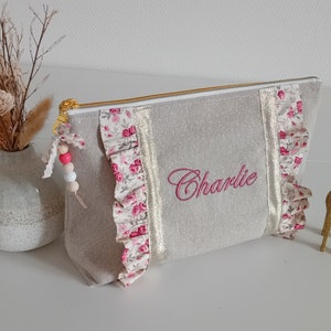 Grande pochette / trousse brodée personnalisable, beige scintillant et liberty vieux rose. Cadeau anniversaire, fête des mères.