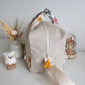 Mini sac à langer, sac de voyage, de promenade, de sport. Coton beige scintillant et grosses fleurs. Fête des mères, cadeau anniversaire. image 6