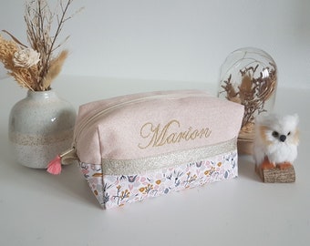 Trousse à maquillage, de voyage, pochette, trousse de toilette, rose pâle ou beige scintillant et liberty . Cadeau d'anniversaire, de Noël