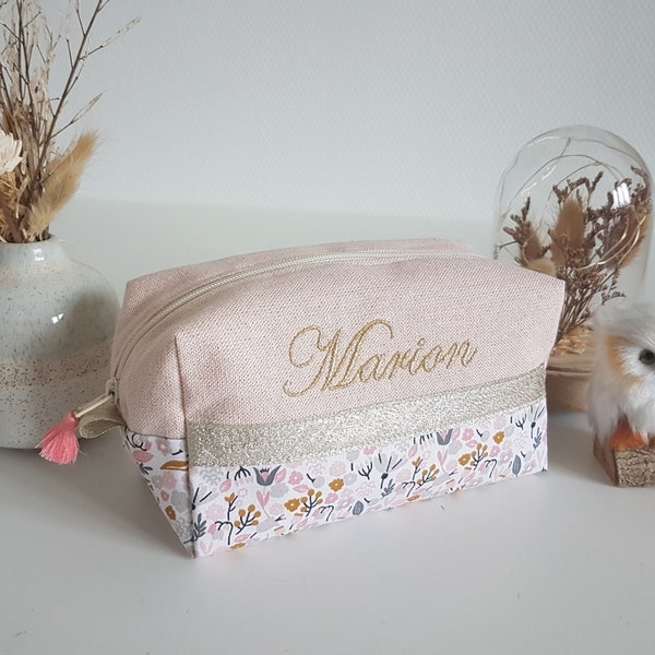 Trousse à maquillage, de voyage, pochette, trousse de toilette, rose pâle ou beige scintillant et liberty . Cadeau d'anniversaire, de Noël