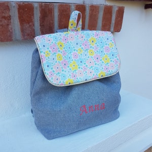 Sac à dos maternelle enfant personnalisable, cartable fille pour l'école, jean et liberty pastel fluo. Rentrée des classes
