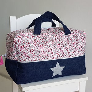 Valisette, trousse de toilette femme ou enfant personnalisable, liberty et jean denim. Vanity en tissu. Cadeau anniversaire