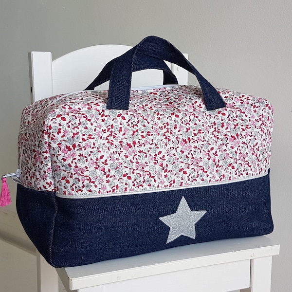 Valisette, trousse de toilette femme ou enfant personnalisable, liberty et jean denim. Vanity en tissu. Cadeau anniversaire