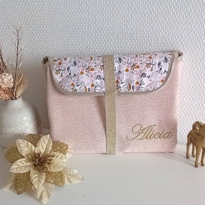 Cambiador personalizable en rosa pálido brillante y rosa Liberty. Cambiador de viaje.