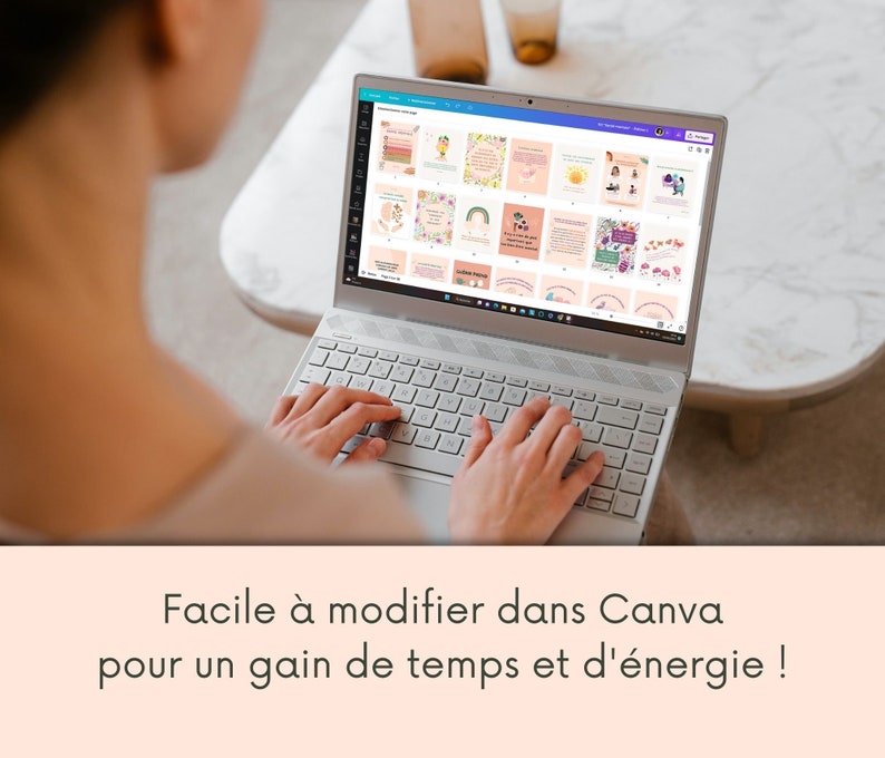 May include: A person is using a laptop computer to edit a Canva design. The design is a collection of colorful, illustrated cards with text. The text on the screen reads "Facile &agrave; modifier dans Canva pour un gain de temps et d'&eacute;nergie!"